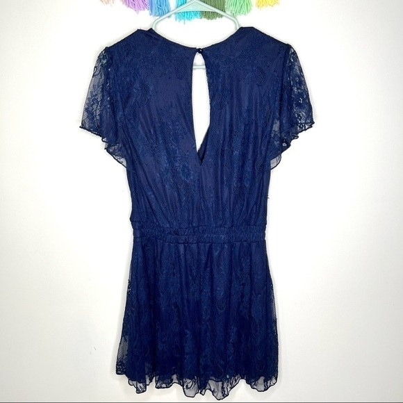 Francesca’s Navy Lace Shabby Chic Flutter Sleeve Keyhole Romper Size Small - Picture 7 of 16